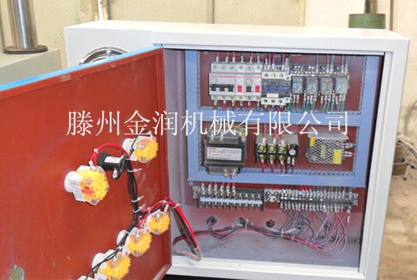四柱三梁液压机选用德力西电器
